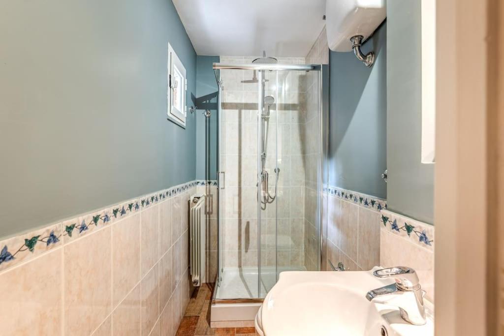 Vicolo Leopardo Trastevere Apartment *